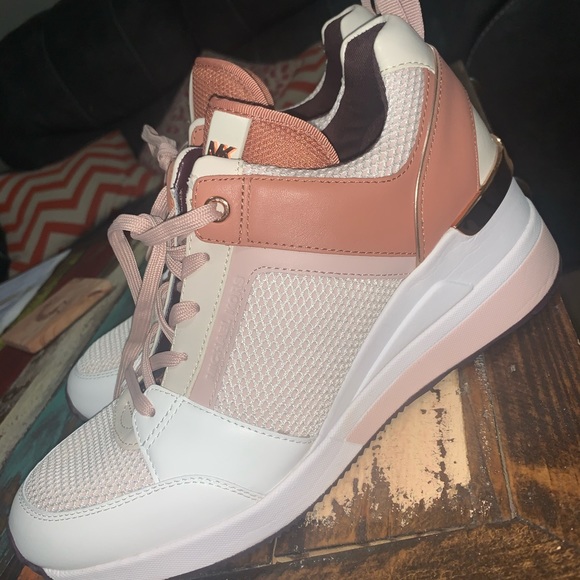 Michael KORS trainers BRAND NEW SIZE 9 - Picture 2 of 5